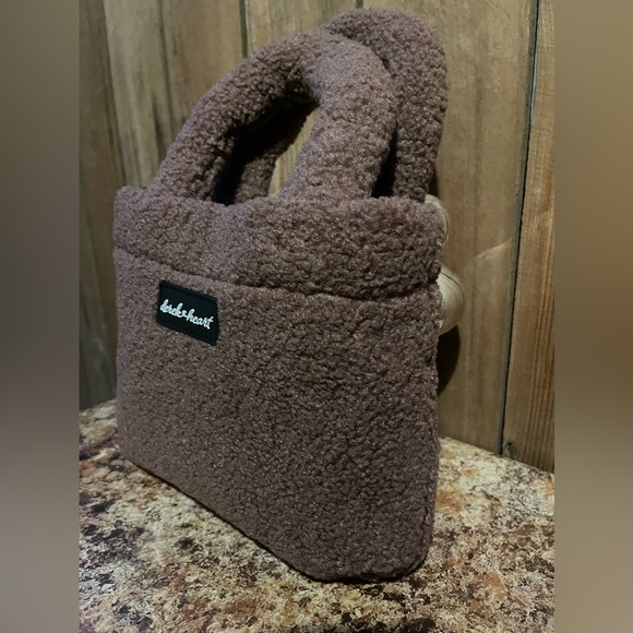 Derek♡Heart Sherpa Crossbody Shoulder Handbag - Picture 5 of 10